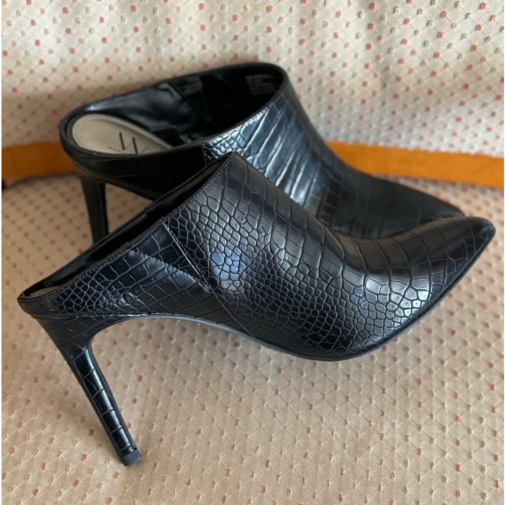 Black Heeled Slip os